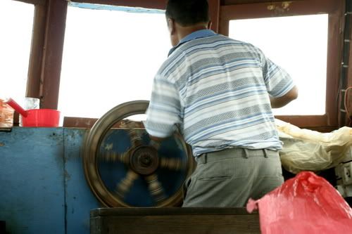 IMAGE: http://img.photobucket.com/albums/v11/Navypal/The%20World%20Thru%20Leinaj%20Eyes/Nature%20Trails/LeiNajUbin211006500x18.jpg