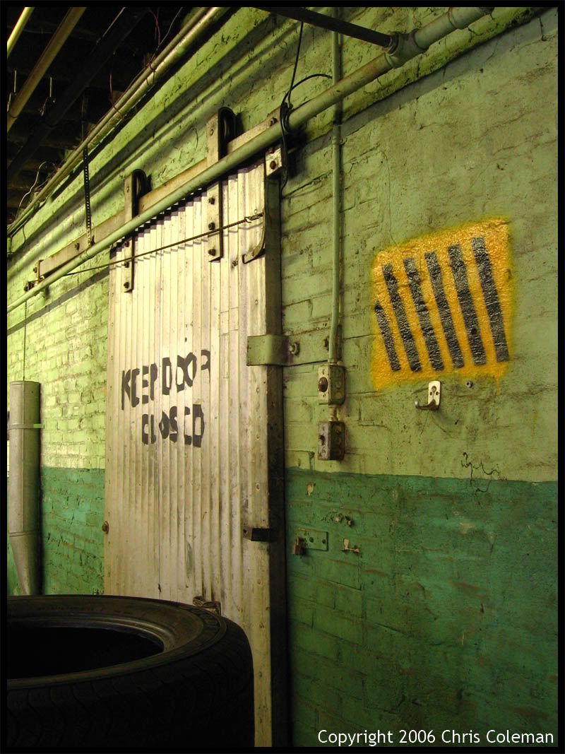 IMAGE: http://img.photobucket.com/albums/v11/Redline5th/keepdoorclosed1.jpg