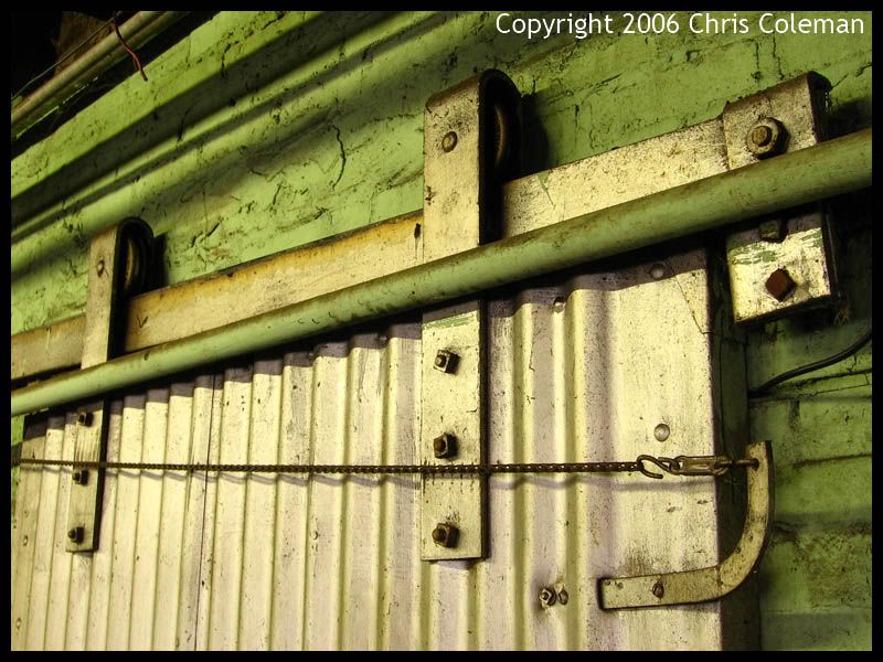 IMAGE: http://img.photobucket.com/albums/v11/Redline5th/topofdoor.jpg