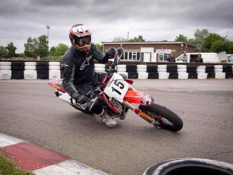 http://img.photobucket.com/albums/v11/scrote/honda%20c90/Supermoto%20Swaffham%20jun%202013/P6137477.jpg