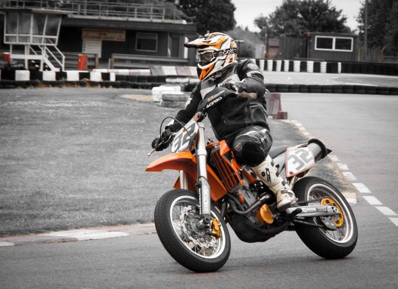 http://img.photobucket.com/albums/v11/scrote/honda%20c90/Supermoto%20Swaffham%20jun%202013/P6137682.jpg