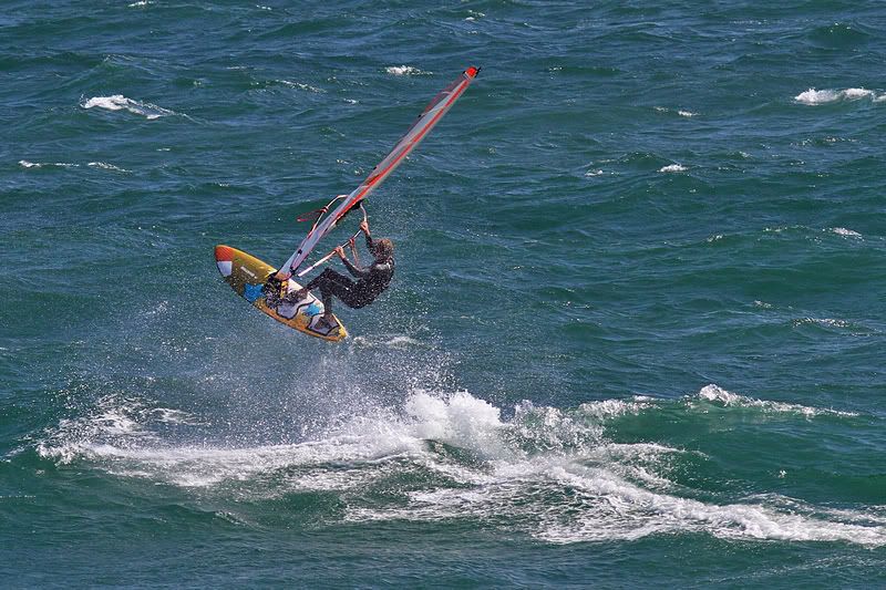 IMAGE: http://img.photobucket.com/albums/v111/joe47/Windsurfer00008.jpg
