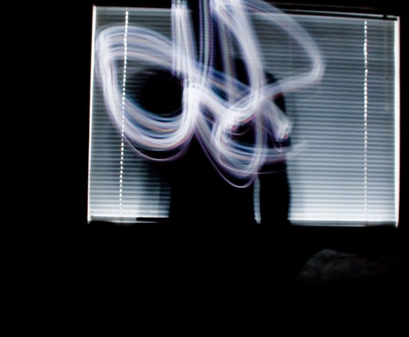 IMAGE: http://img.photobucket.com/albums/v111/phant0mapoclypse/light_-2.jpg