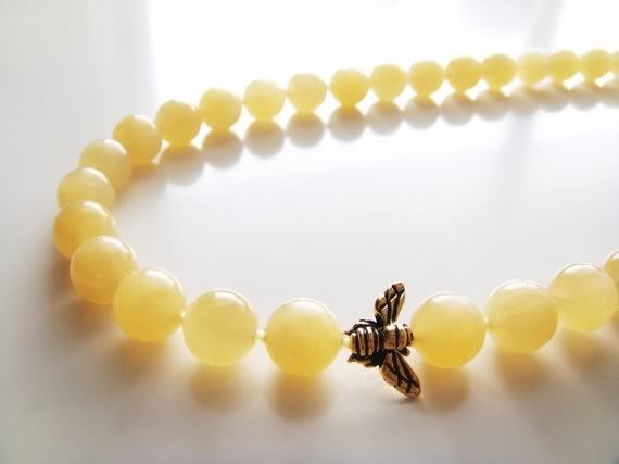 adorable bee necklace