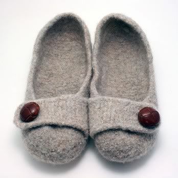 gray felted slippers tutorial
