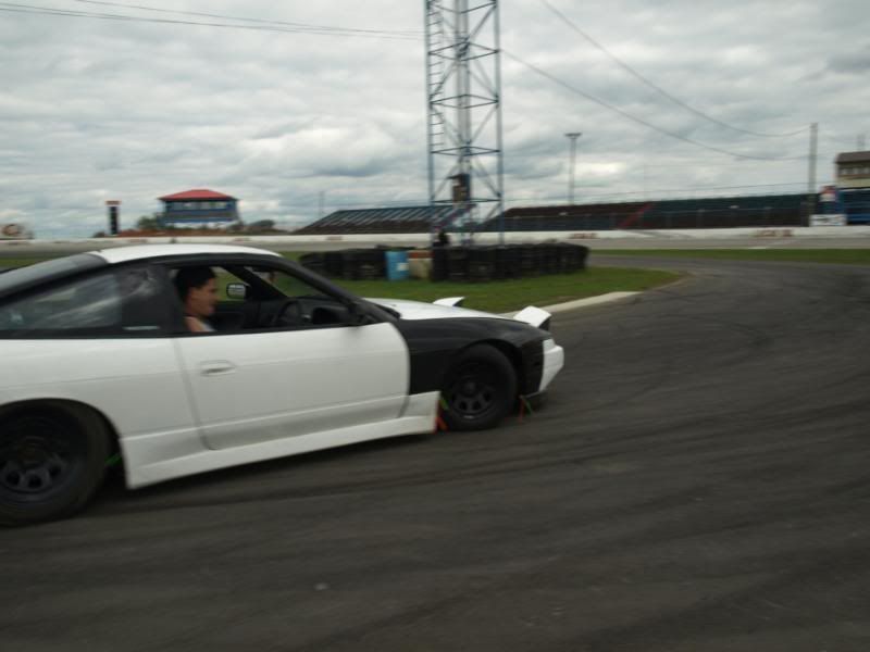 http://img.photobucket.com/albums/v117/ridepinktrucks/Flamborough%20drift%20day/P9161447.jpg