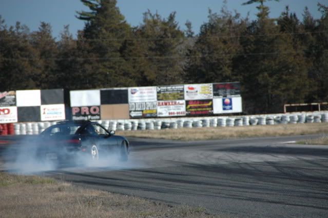 http://img.photobucket.com/albums/v117/ridepinktrucks/drifting%20nov%208th/DSC_0743.jpg