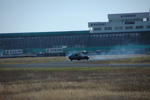 http://img.photobucket.com/albums/v117/ridepinktrucks/drifting%20nov%208th/DSC_0746.jpg