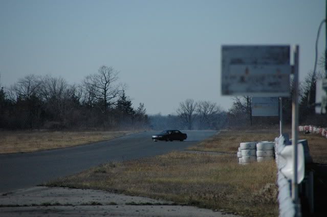 http://img.photobucket.com/albums/v117/ridepinktrucks/drifting%20nov%208th/DSC_0750.jpg