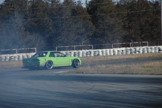 http://img.photobucket.com/albums/v117/ridepinktrucks/drifting%20nov%208th/DSC_0762.jpg