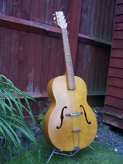 Archtop guitar