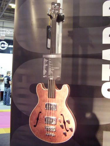 Warwick Star fretless bass