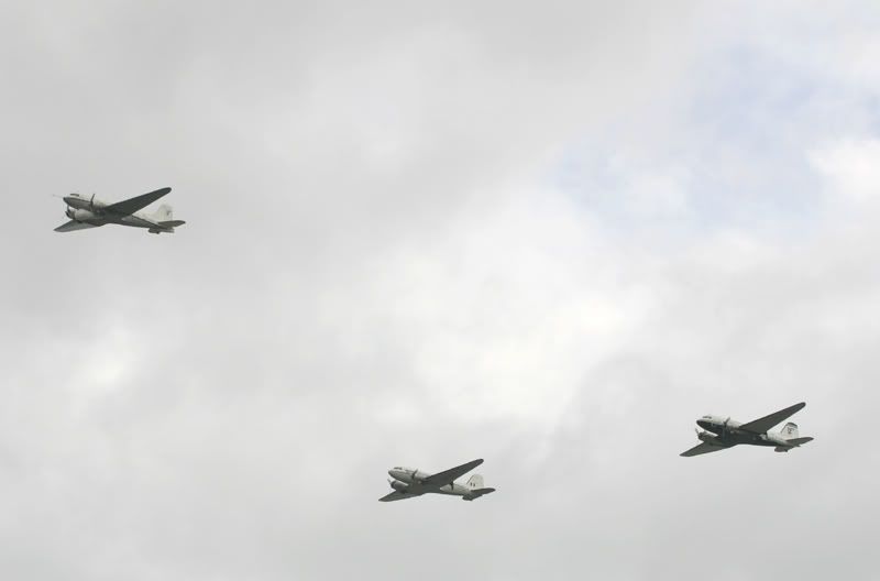 http://img.photobucket.com/albums/v118/vulcan558/DAK3SHIP.jpg