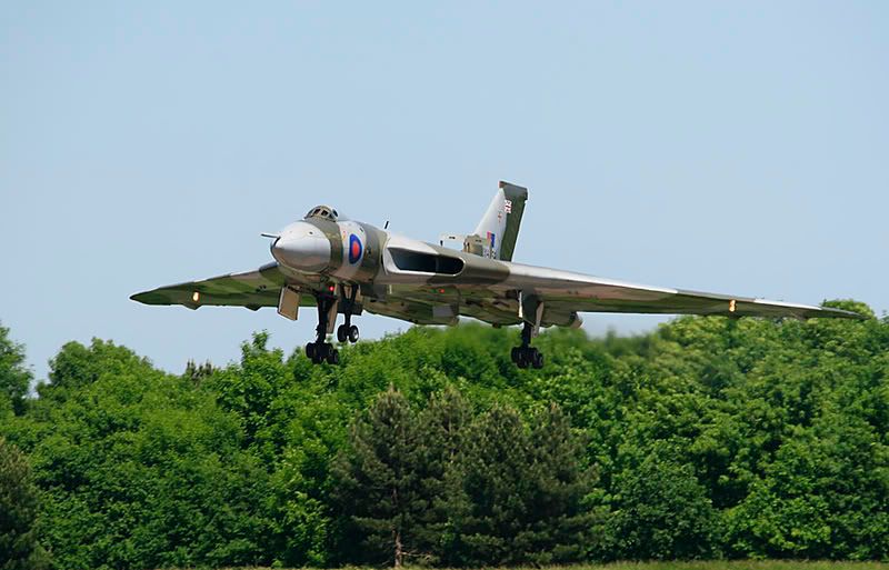 http://img.photobucket.com/albums/v118/vulcan558/VULCAN558LANDINGTESTFLIGHT6.jpg