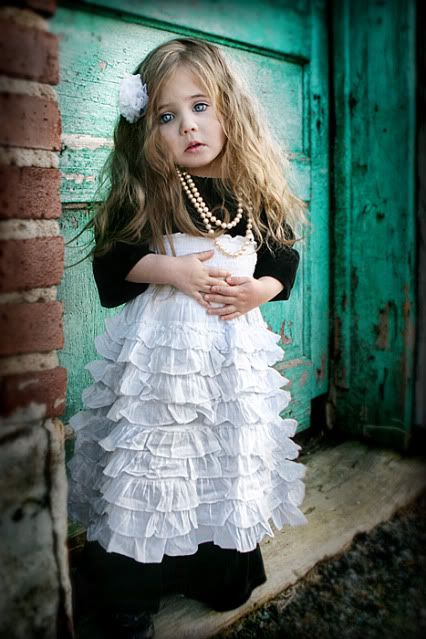 IMAGE: http://img.photobucket.com/albums/v119/rmr21/Sdress-1.jpg