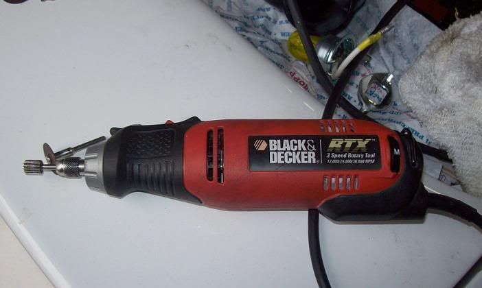 Using the Black & Decker RTX-6 Rotary Tool to cut a metal thread