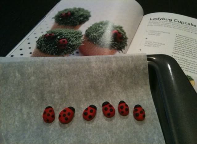 fondant ladybug cupcakes