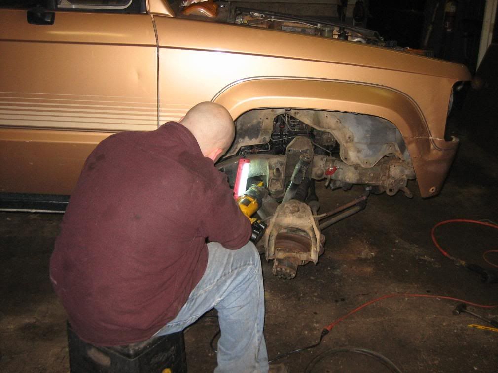 http://img.photobucket.com/albums/v123/gearhead313/Trooper/trooperaxles009.jpg