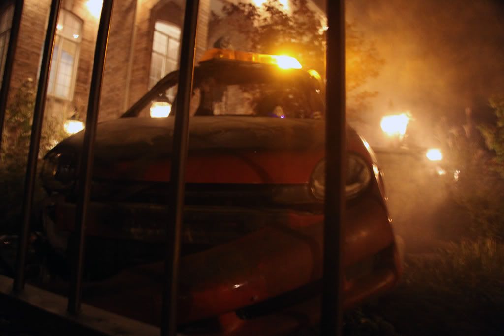 IMAGE: http://img.photobucket.com/albums/v124/Dr-toronto/canon%2050d/spookyneon.jpg