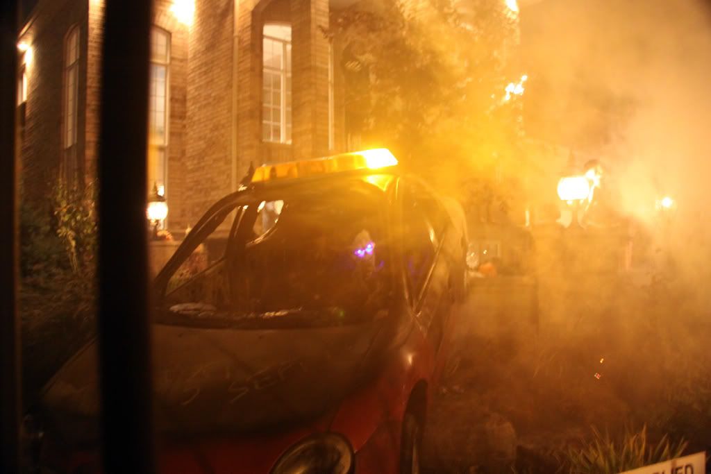 IMAGE: http://img.photobucket.com/albums/v124/Dr-toronto/canon%2050d/spookyneon2.jpg