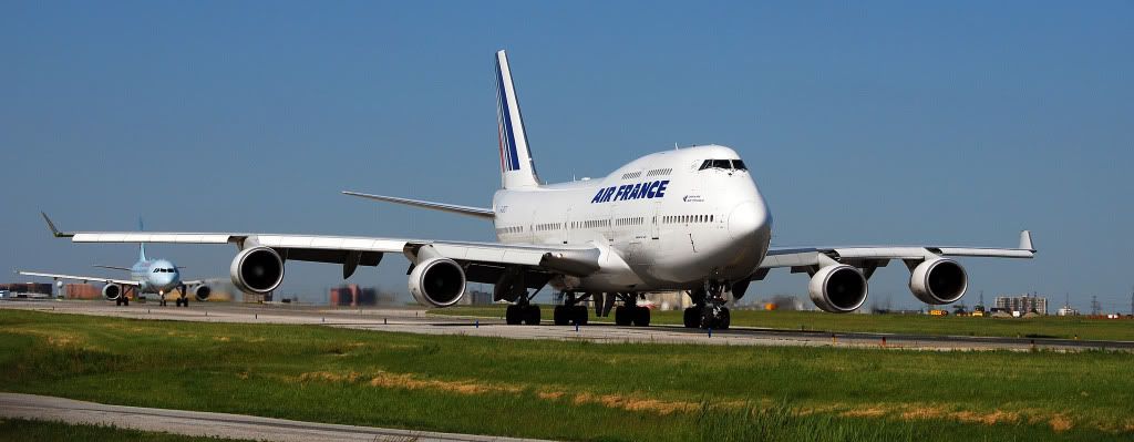 IMAGE: http://img.photobucket.com/albums/v124/Dr-toronto/jets%20june/DSC_0253.jpg