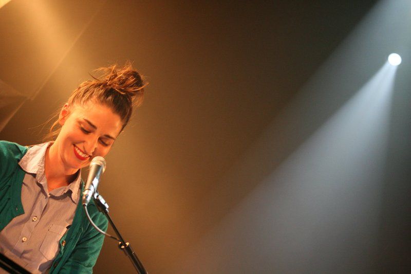 IMAGE: http://img.photobucket.com/albums/v125/ActorJLB/3_zps1sars9fh.jpg