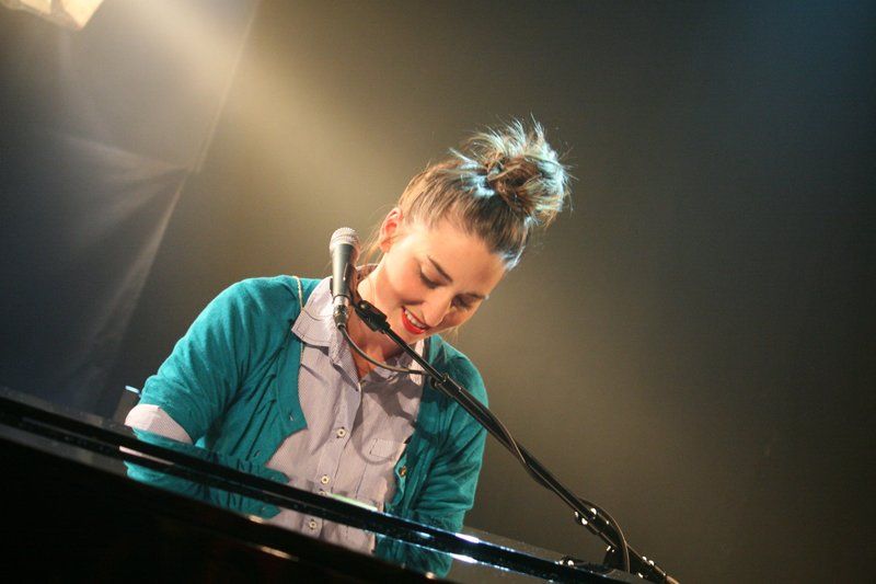 IMAGE: http://img.photobucket.com/albums/v125/ActorJLB/4_zpshdmktl73.jpg