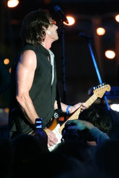 IMAGE: http://img.photobucket.com/albums/v125/ActorJLB/Canon2178.jpg