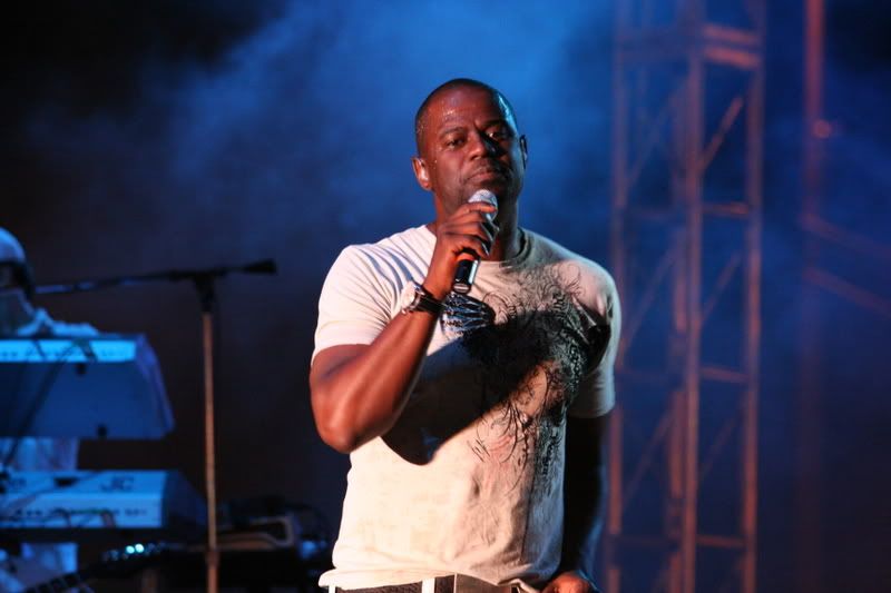 IMAGE: http://img.photobucket.com/albums/v125/ActorJLB/Canon2323.jpg