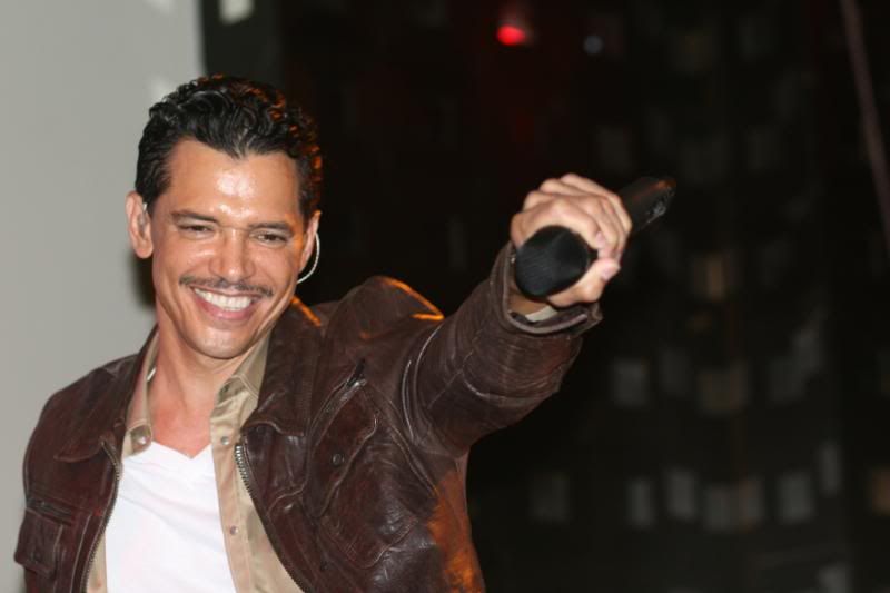 IMAGE: http://img.photobucket.com/albums/v125/ActorJLB/IMG_9978.jpg