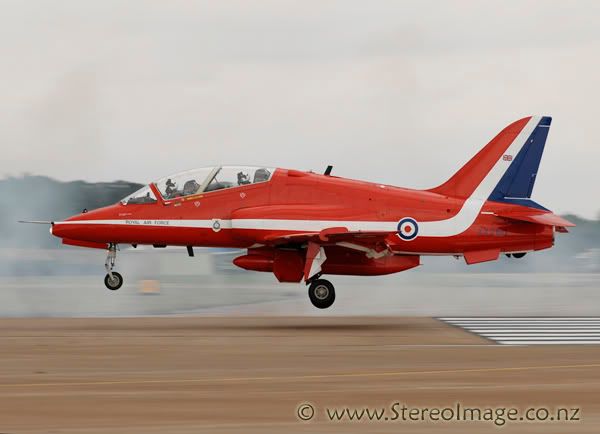 http://img.photobucket.com/albums/v128/chrisgee/Aviation/RIAT%202007%20-%20UK/Arrivals%20and%20Departures/_GEE1399copy.jpg