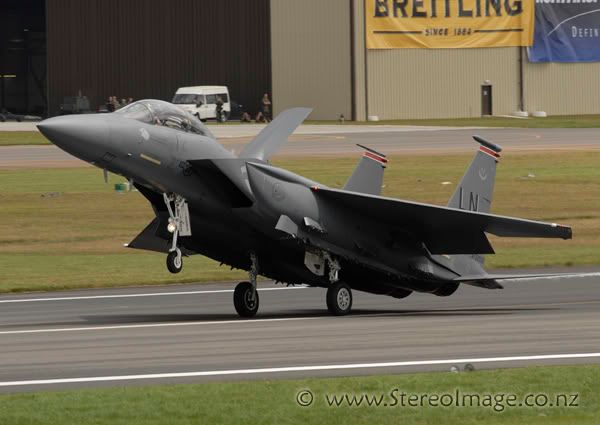 http://img.photobucket.com/albums/v128/chrisgee/Aviation/RIAT%202007%20-%20UK/Arrivals%20and%20Departures/_GEE3130copy.jpg
