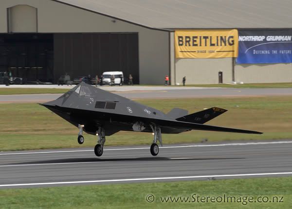 http://img.photobucket.com/albums/v128/chrisgee/Aviation/RIAT%202007%20-%20UK/Arrivals%20and%20Departures/_GEE3218copy.jpg