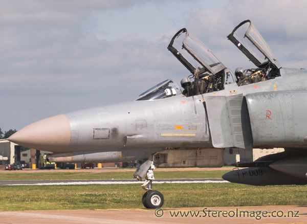 http://img.photobucket.com/albums/v128/chrisgee/Aviation/RIAT%202007%20-%20UK/Arrivals%20and%20Departures/_GEE4363copy.jpg