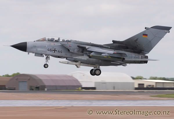 http://img.photobucket.com/albums/v128/chrisgee/Aviation/RIAT%202007%20-%20UK/Arrivals%20and%20Departures/_GEE5167copy.jpg