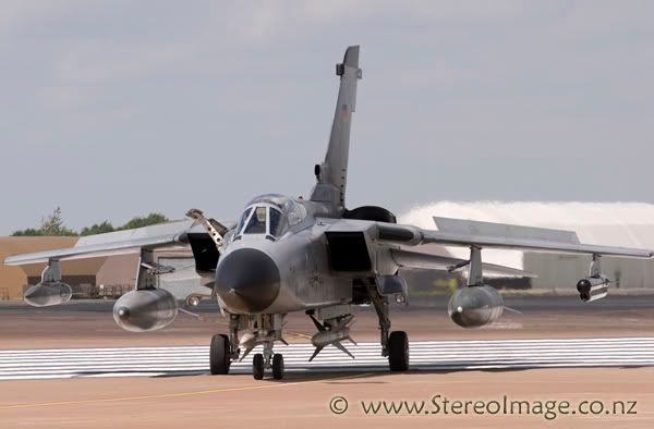 http://img.photobucket.com/albums/v128/chrisgee/Aviation/RIAT%202007%20-%20UK/Arrivals%20and%20Departures/_GEE5190copy.jpg
