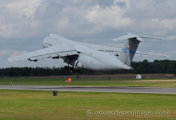 http://img.photobucket.com/albums/v128/chrisgee/Aviation/RIAT%202007%20-%20UK/Arrivals%20and%20Departures/_GEE7816copy.jpg