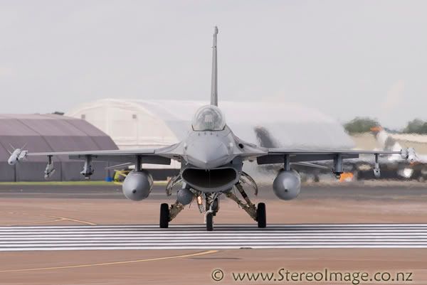 http://img.photobucket.com/albums/v128/chrisgee/Aviation/RIAT%202007%20-%20UK/Arrivals%20and%20Departures/_GEE7983copy.jpg
