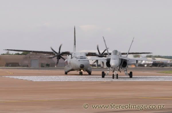 http://img.photobucket.com/albums/v128/chrisgee/Aviation/RIAT%202007%20-%20UK/Arrivals%20and%20Departures/_GEE8184copy.jpg