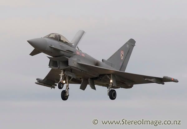 http://img.photobucket.com/albums/v128/chrisgee/Aviation/RIAT%202007%20-%20UK/Arrivals%20and%20Departures/_GEE8352copy.jpg