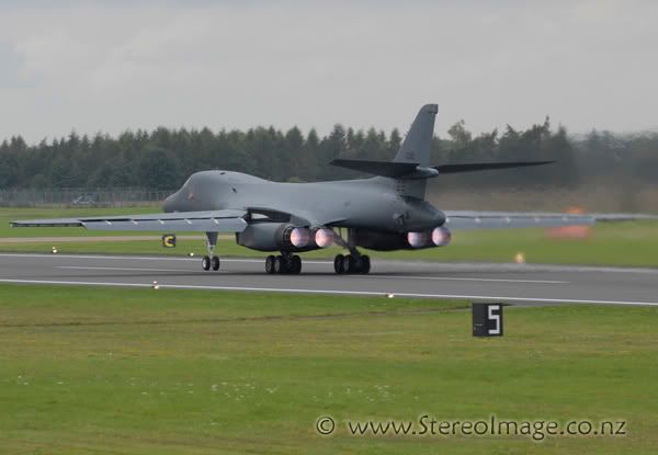 http://img.photobucket.com/albums/v128/chrisgee/Aviation/RIAT%202007%20-%20UK/Arrivals%20and%20Departures/_GEE8400copy.jpg