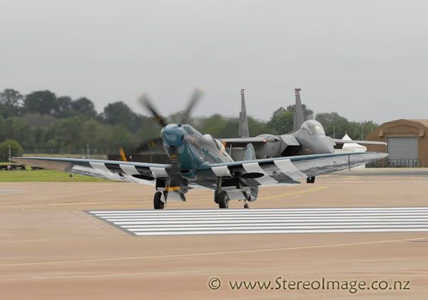 http://img.photobucket.com/albums/v128/chrisgee/Aviation/RIAT%202007%20-%20UK/Arrivals%20and%20Departures/_GEE9250copy.jpg