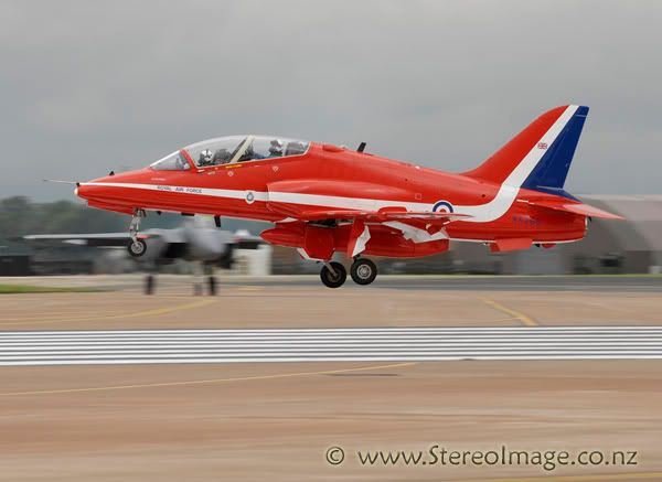 http://img.photobucket.com/albums/v128/chrisgee/Aviation/RIAT%202007%20-%20UK/Arrivals%20and%20Departures/_GEE9329copy.jpg