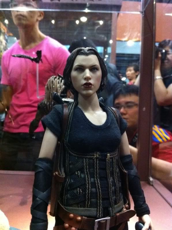 hot toys resident evil 2 remake