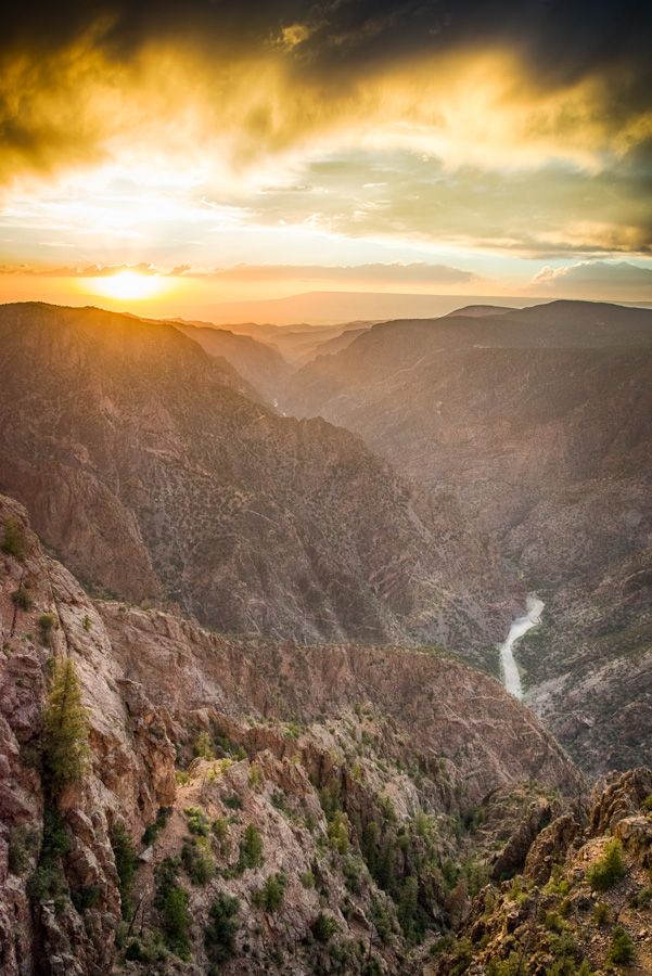 IMAGE: http://img.photobucket.com/albums/v129/soybomb/Black_canyon_2.jpg