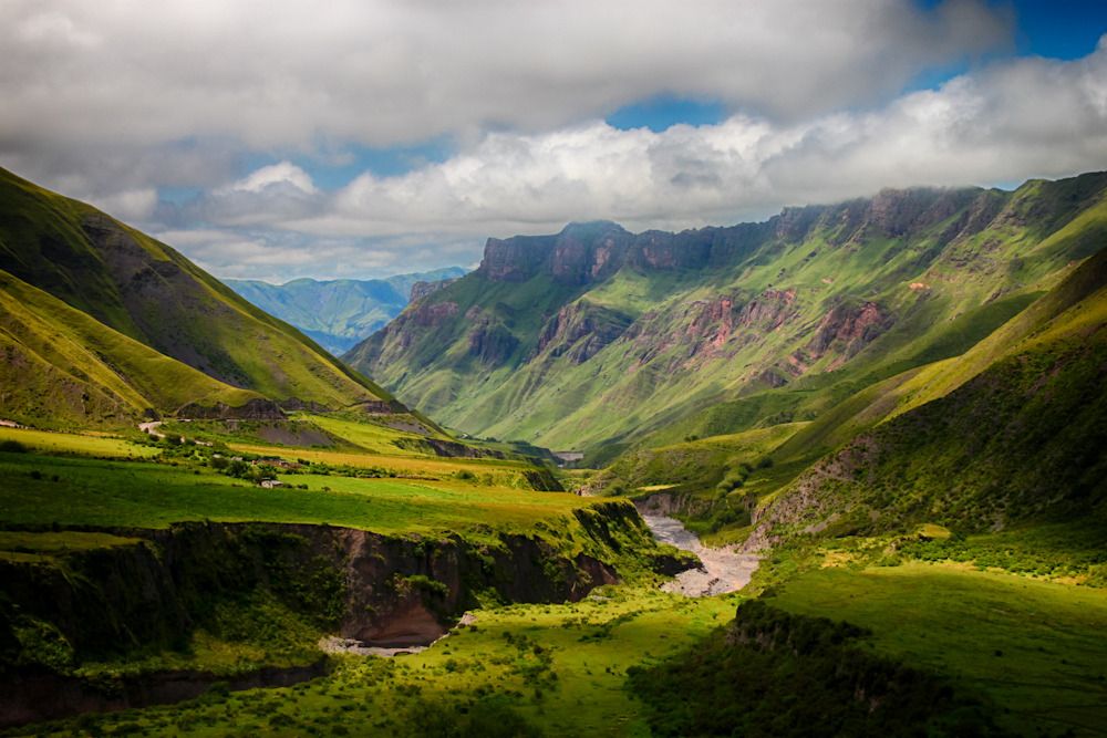 IMAGE: http://img.photobucket.com/albums/v129/soybomb/enchanted_valley.jpg