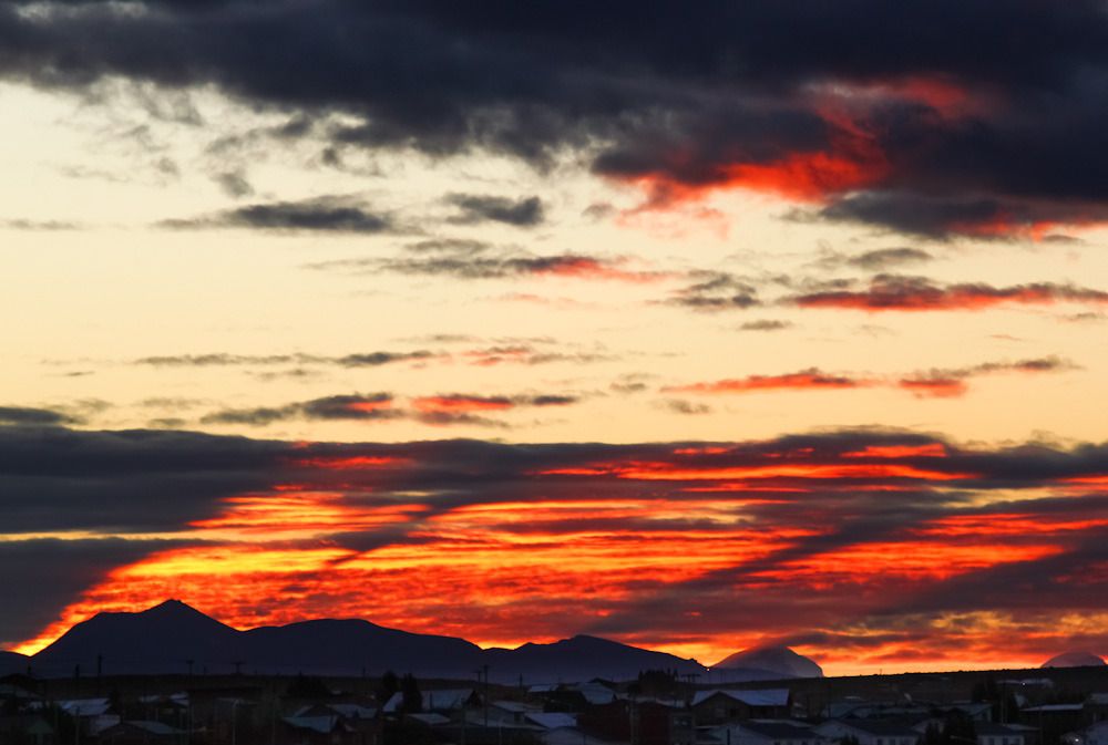 IMAGE: http://img.photobucket.com/albums/v129/soybomb/patagonia_clouds2-2.jpg