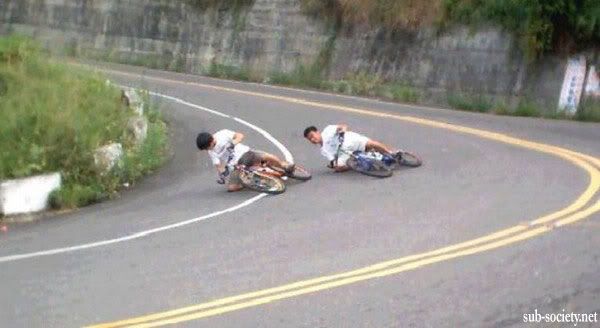 [Image: bicycle_knee_down.jpg]