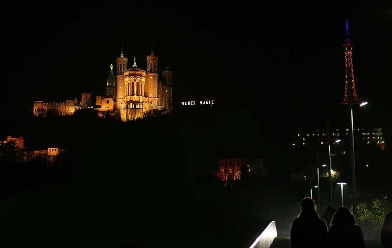 IMAGE: http://img.photobucket.com/albums/v130/GaryWGraley/EOS%2020D/35L/Lyon_Church1.jpg