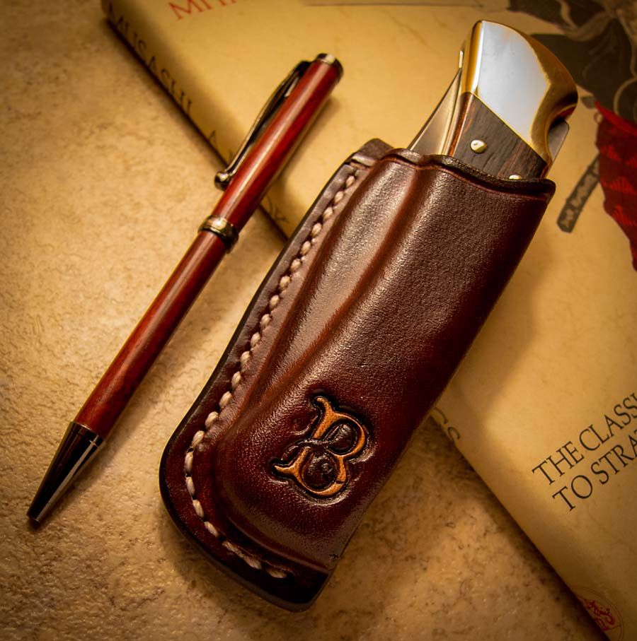 IMAGE: http://img.photobucket.com/albums/v130/GaryWGraley/S100/Sheaths/Buck_110.jpg~original